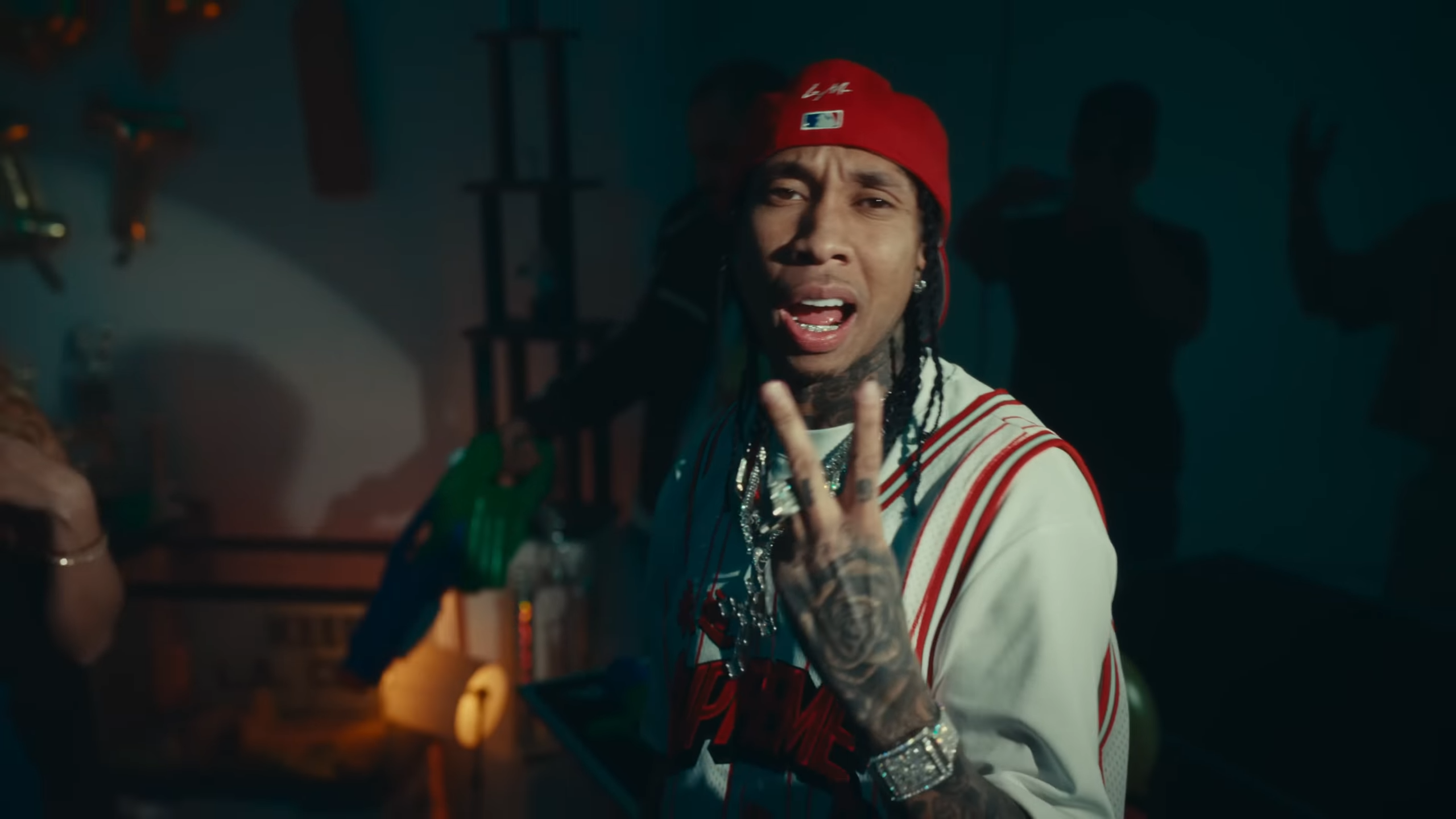 Tyga x Lil Wayne Pop It Off Official Video 0 15 screenshot